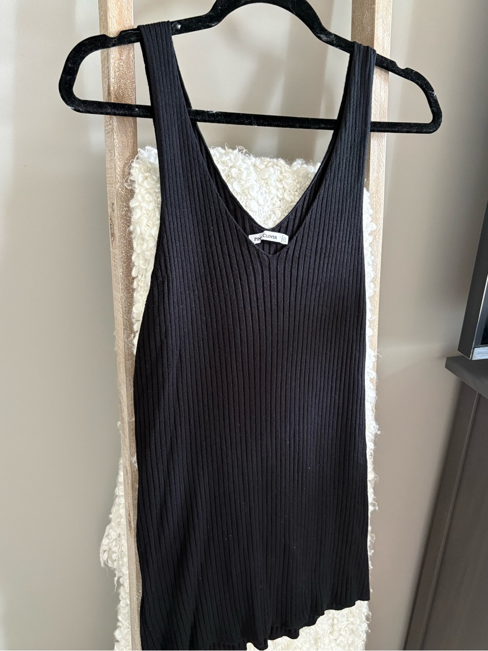 Pink Clover Black Ribbed V-Neck Tank